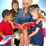 Dolly Parton reading kids a book from her Imagination Library program